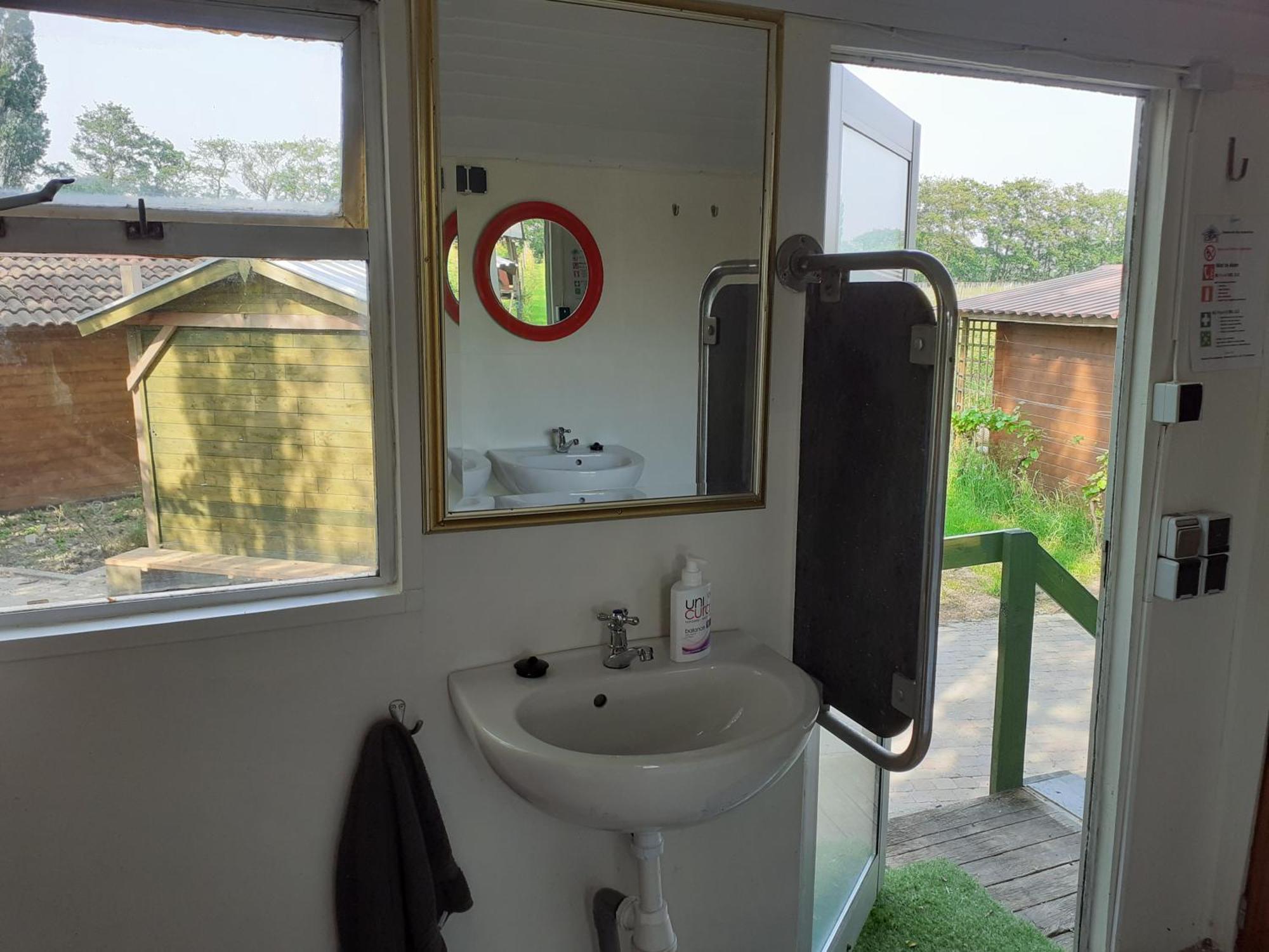 Wijndomein De Vier Ambachten -overnachten In De Wijngaard Campsite Simonshaven